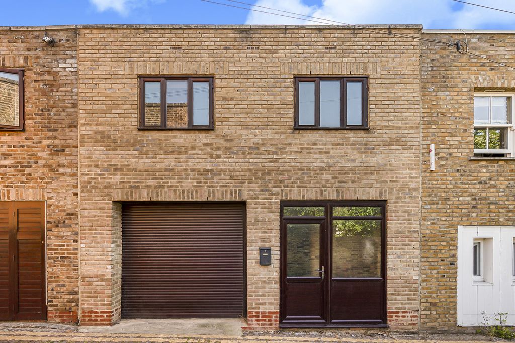 Property photo 1 of 8