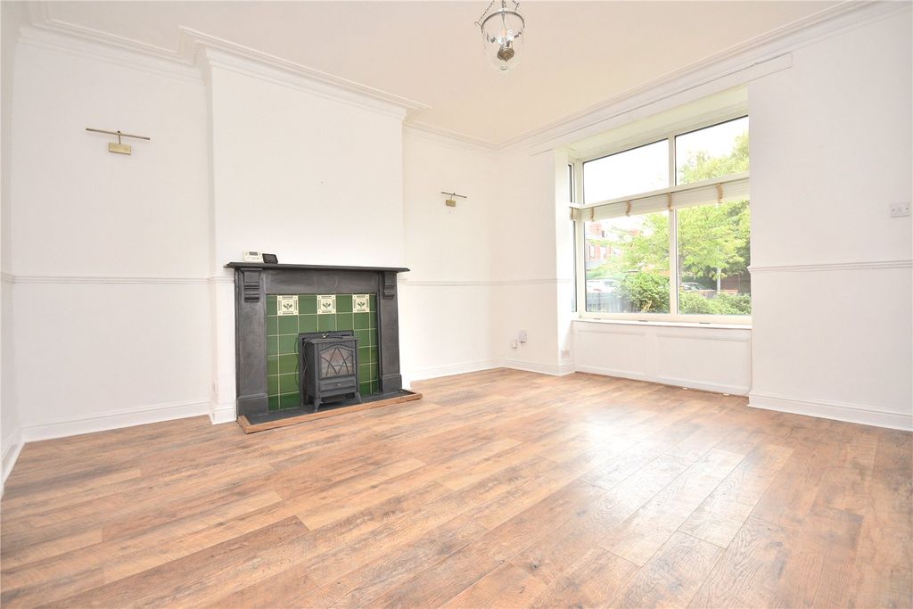Property photo 2 of 18 Picture No. 32