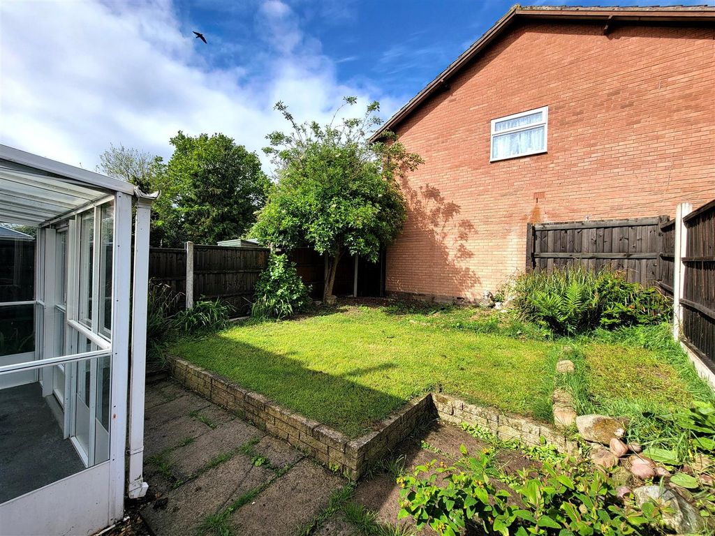 Property photo 2 of 17 Garden