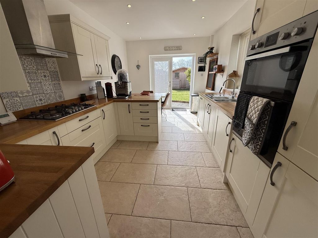 Property photo 3 of 37 Kitchen Breakfast Room