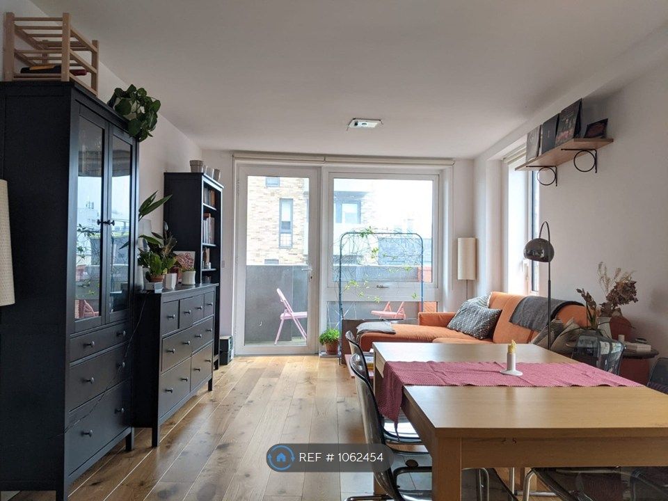 Property photo 1 of 13 Living Room