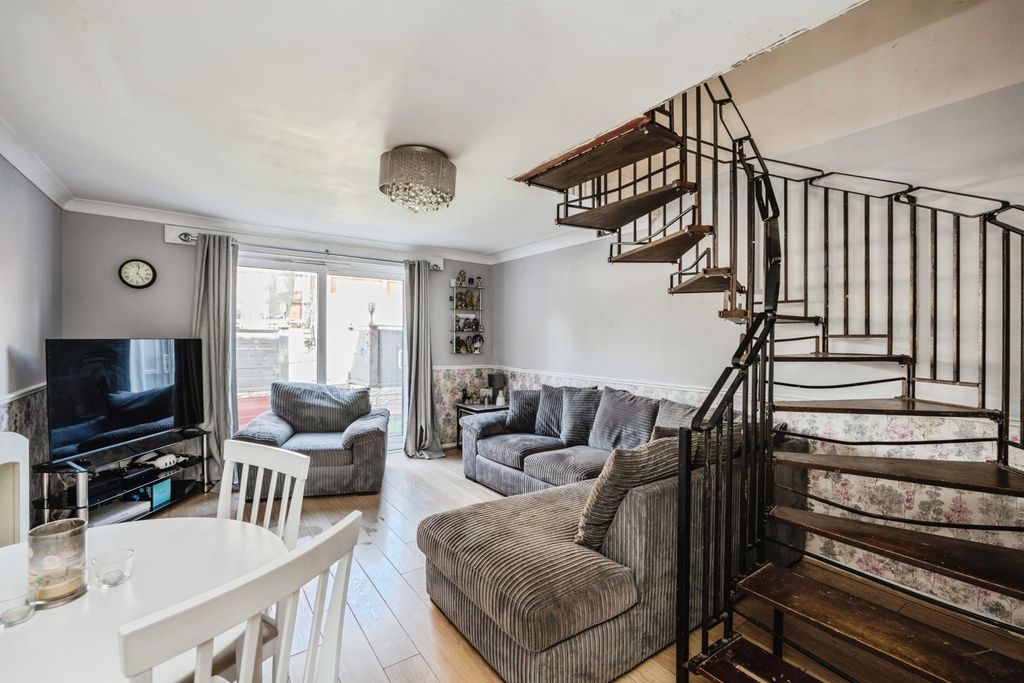 Property photo 3 of 19 Pbox-Img.Jpg