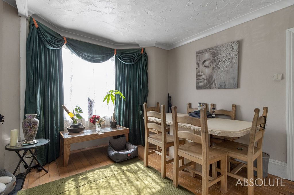 Property photo 2 of 24