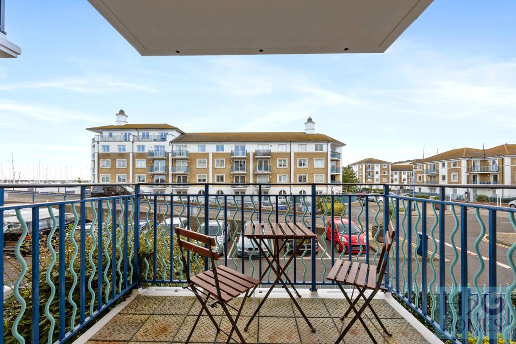 Property photo 3 of 15 Britannia Court_62-007