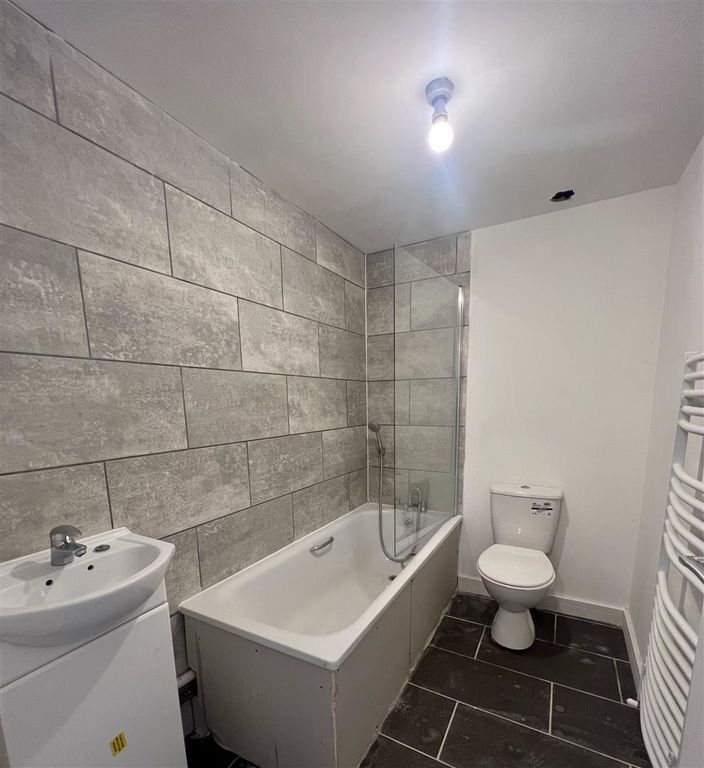 Property photo 2 of 8 Bathroom