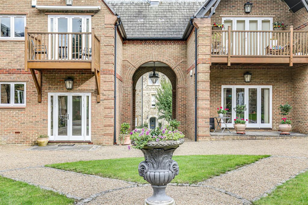 Property photo 3 of 11 Archway October 2023.Jpg