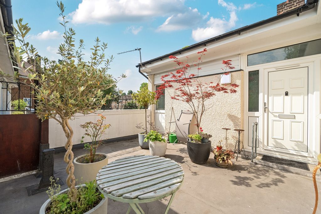 Property photo 2 of 20 Roof Terrace