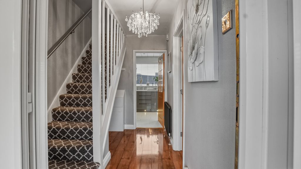 Property photo 2 of 54 4890095