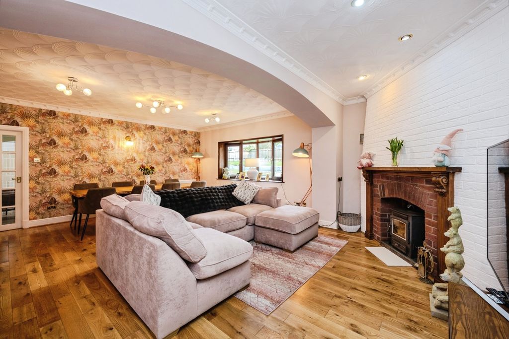 Property photo 3 of 17 Photo