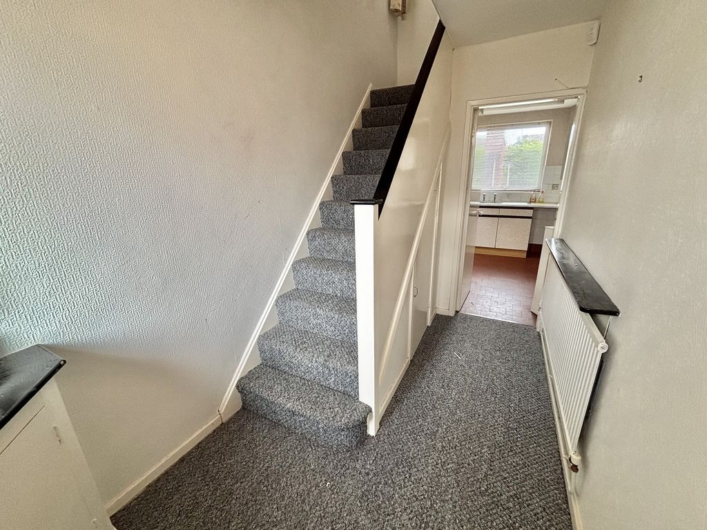 Property photo 3 of 11 Entrance Hall