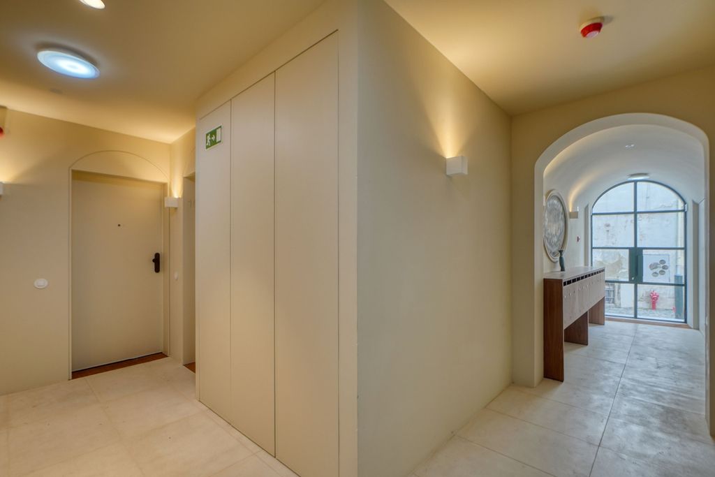 Property photo 3 of 38