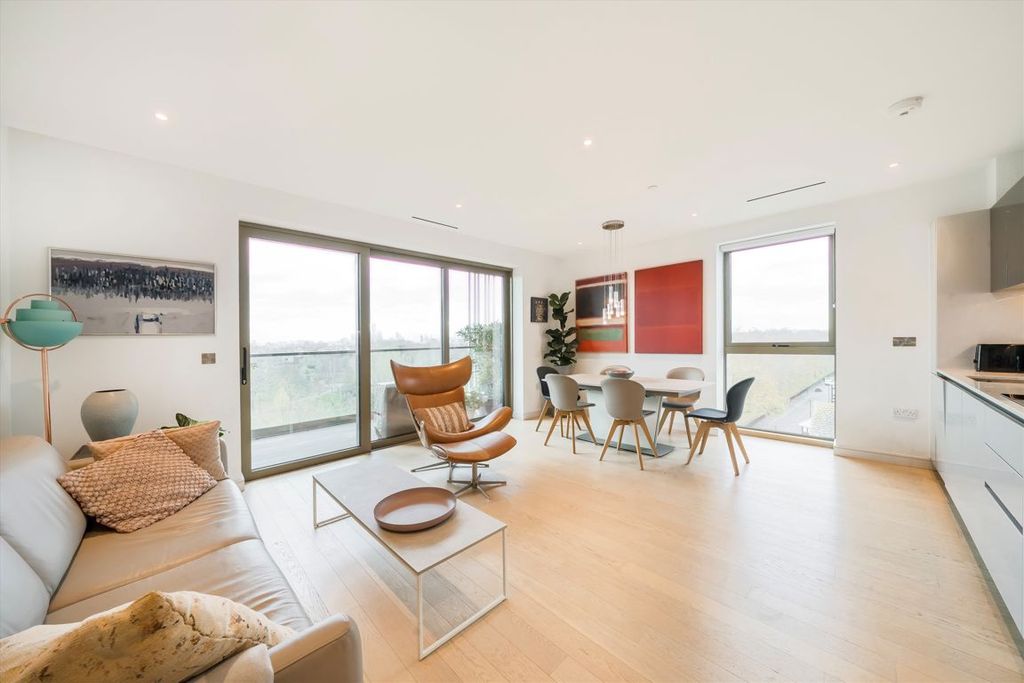 Property photo 2 of 12