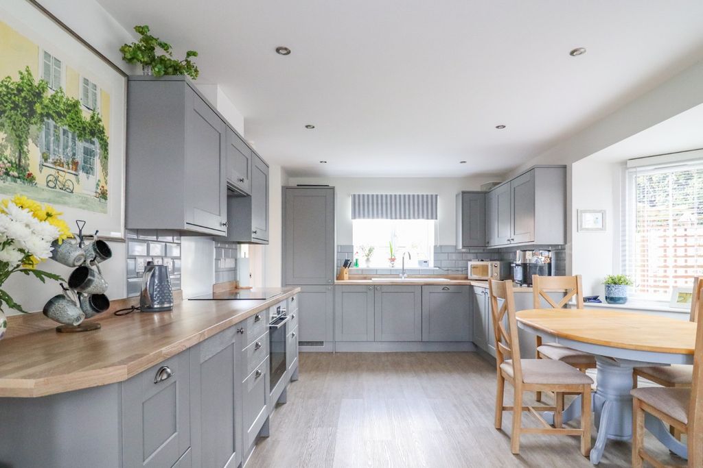 Property photo 3 of 35 4527759