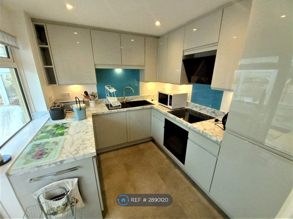 Property photo 3 of 9 Kitchen