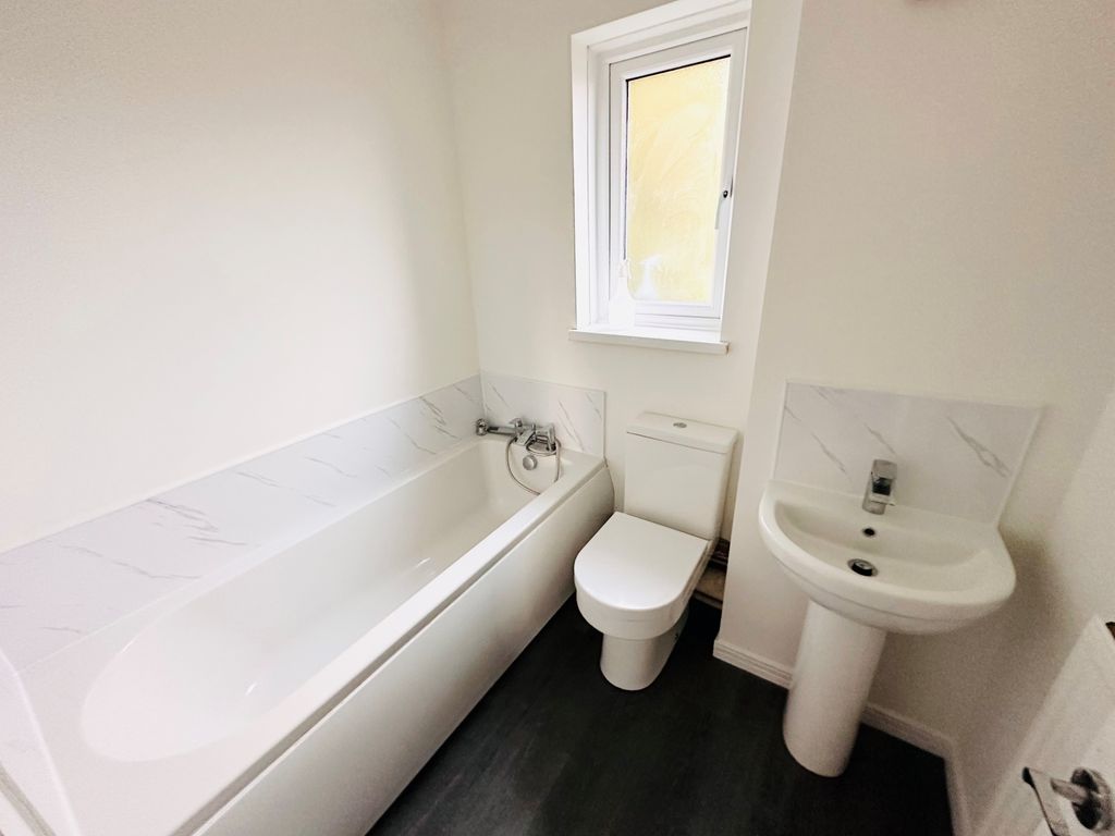 Property photo 3 of 8 Balcony