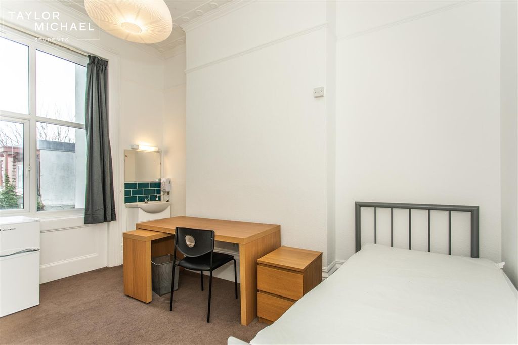 Property photo 1 of 14 Room