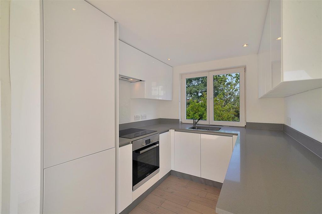 Property photo 2 of 15 Flat 4, 25 Brougham Road - 0F21i5Zg0Aiayc6Uxcoe.Jp