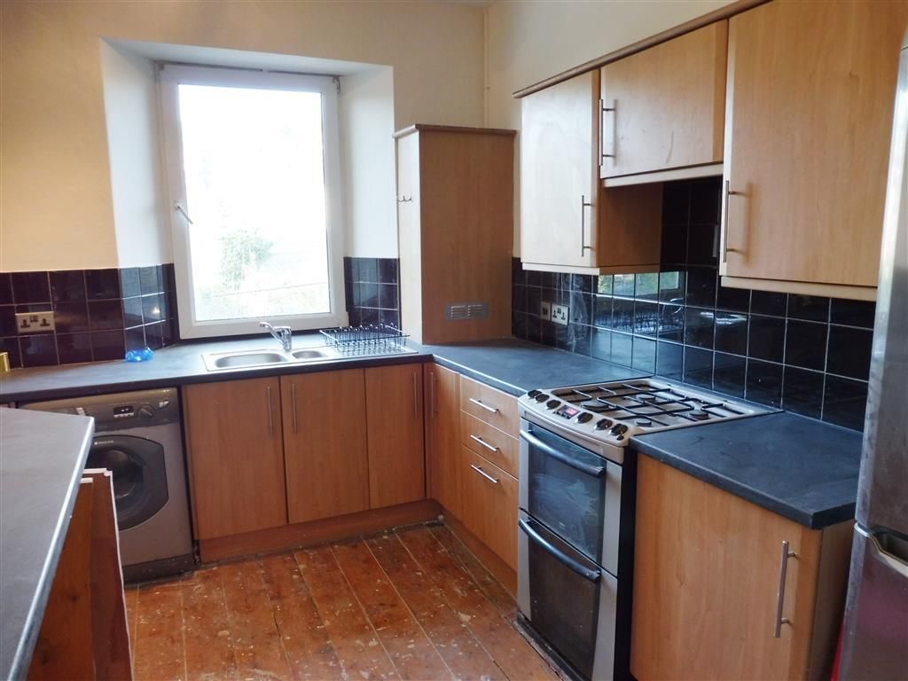 Property photo 2 of 8 Kitchen