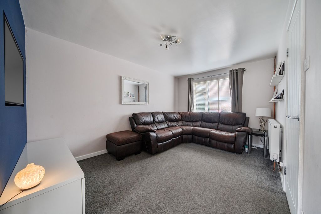 Property photo 2 of 22 Living Room