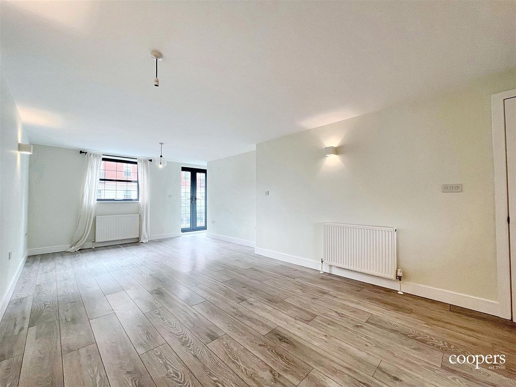 Property photo 2 of 12 Lounge