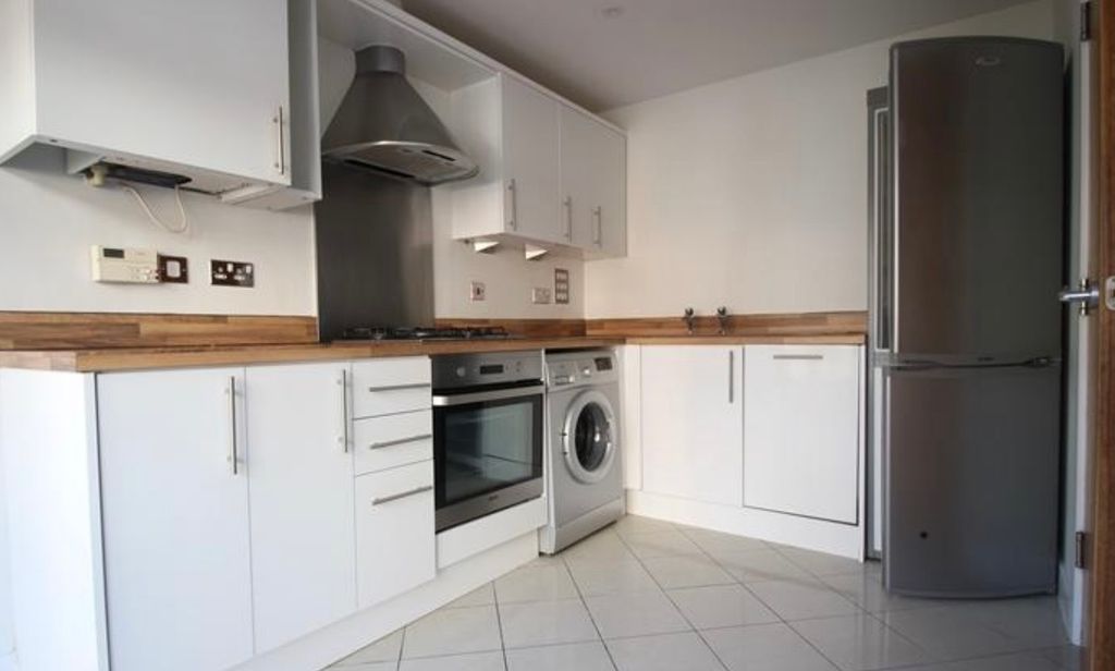 Property photo 2 of 8 Kitchen