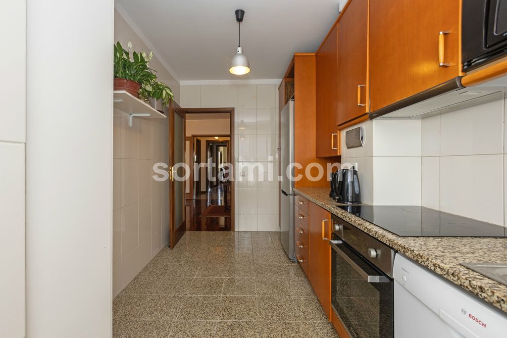 Property photo 3 of 32