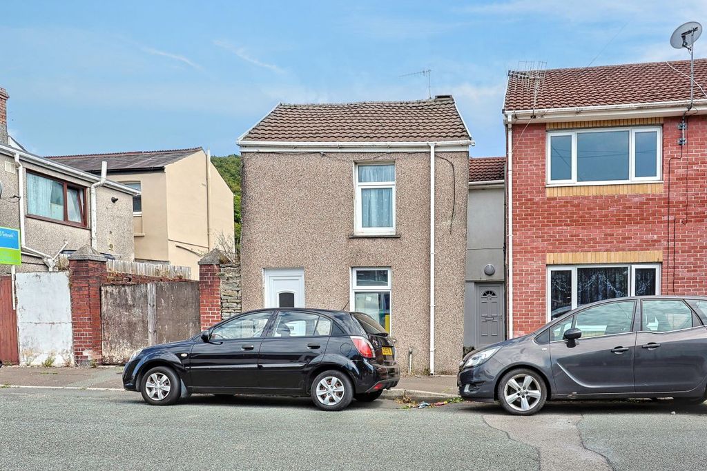 Property photo 1 of 7