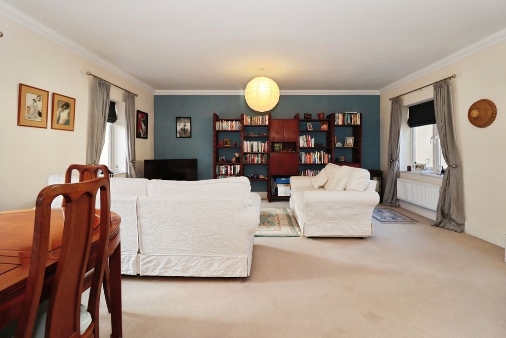 Property photo 3 of 16 Pbox-Img.Jpg