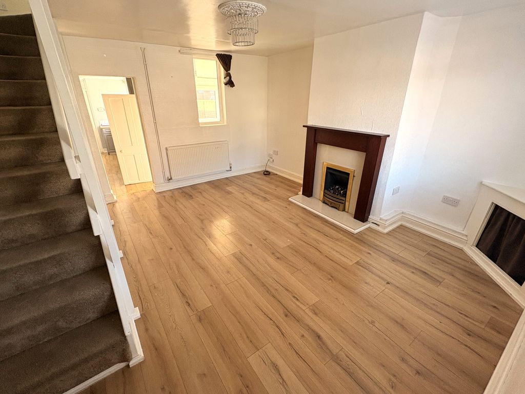 Property photo 2 of 17 Lounge 1