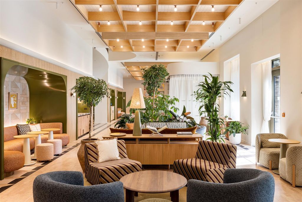 Property photo 3 of 37