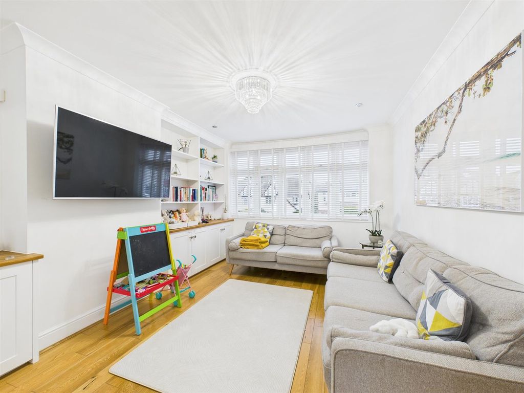 Property photo 2 of 13 Cam02885G0-Pr0528-Still008.Jpg