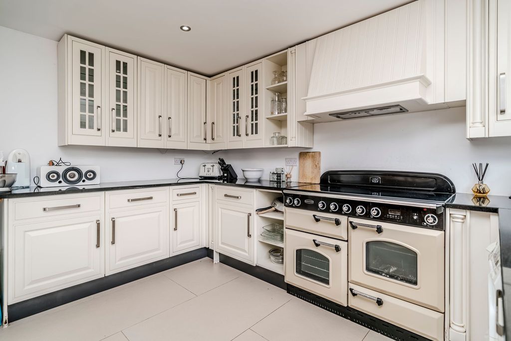 Property photo 3 of 42 Photo 25