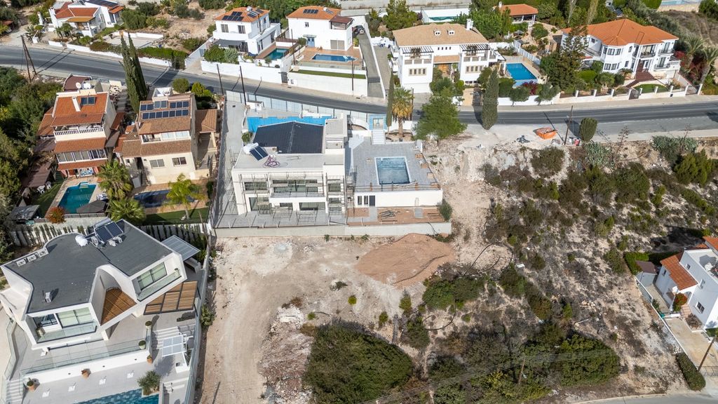 Property photo 3 of 16