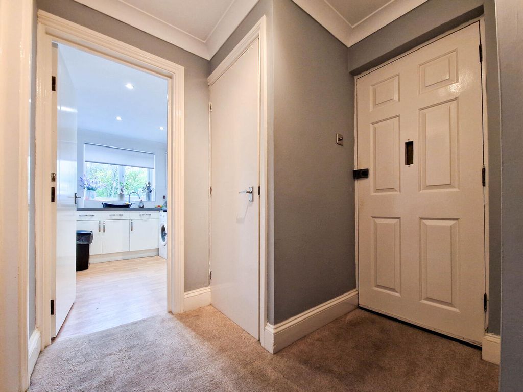 Property photo 2 of 9 Hallway