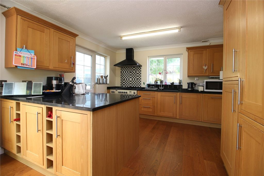 Property photo 2 of 17 Picture No. 04