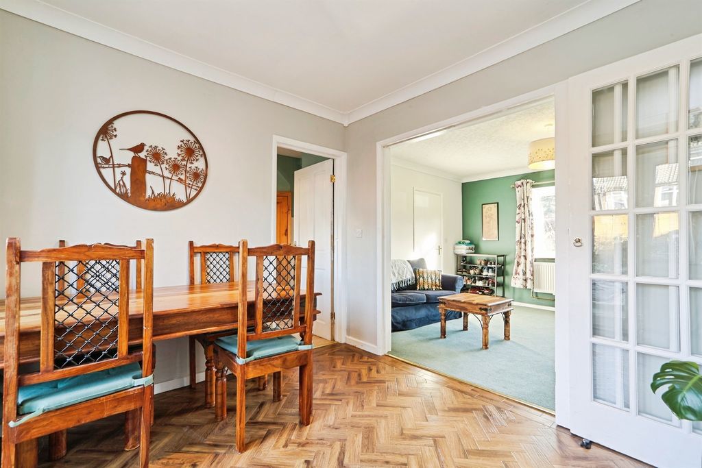 Property photo 3 of 18