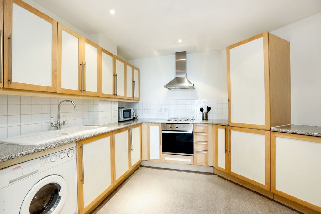 Property photo 2 of 7 Kitchen