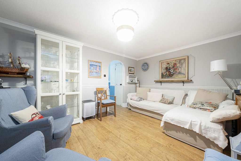 Property photo 2 of 5