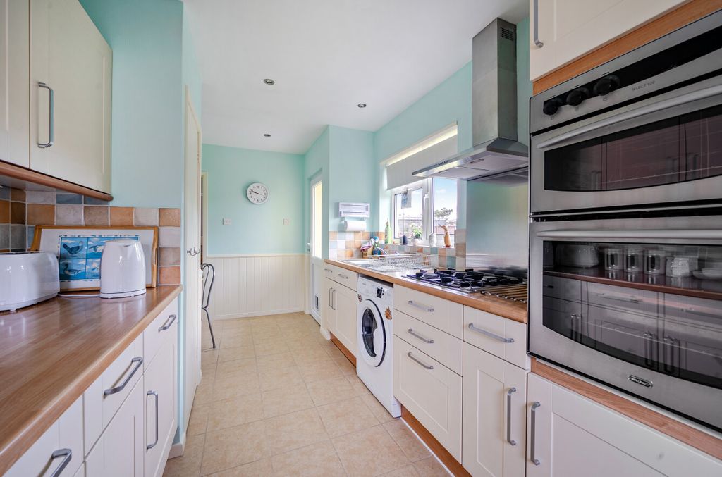 Property photo 2 of 20 1299401-15-68383F...