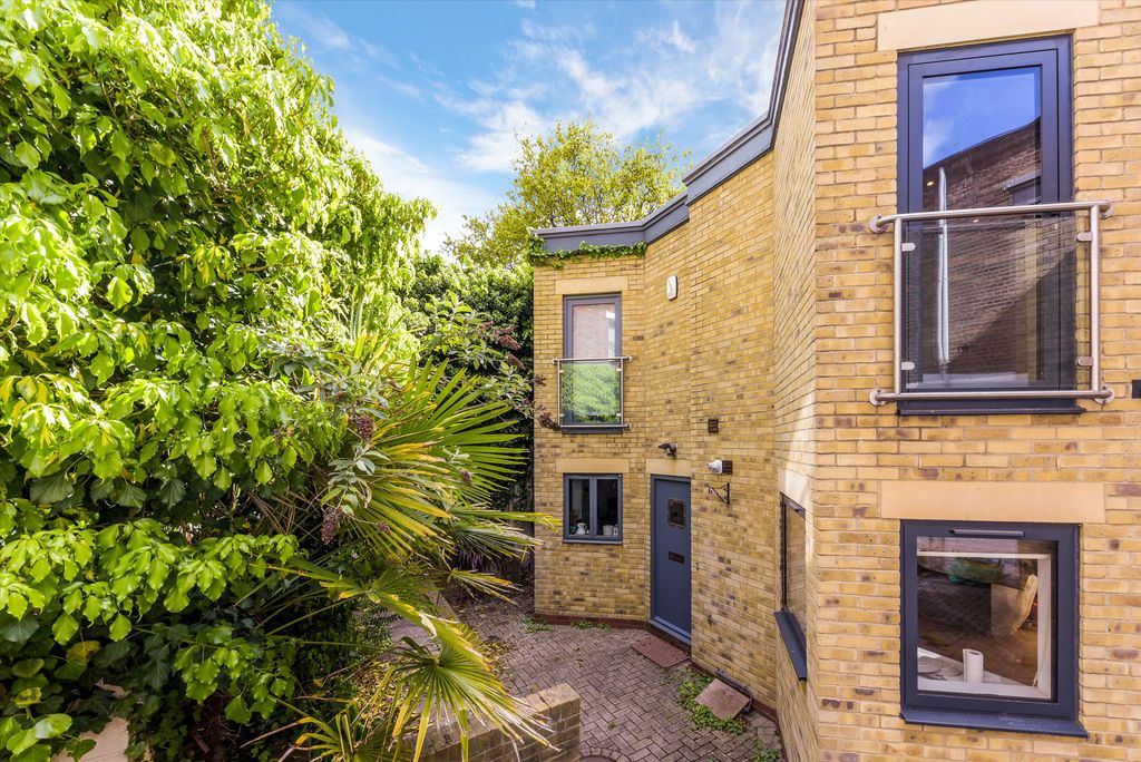 Property photo 2 of 12 Image