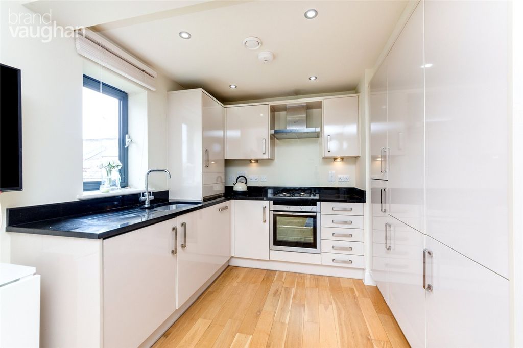Property photo 3 of 8 Kitchen