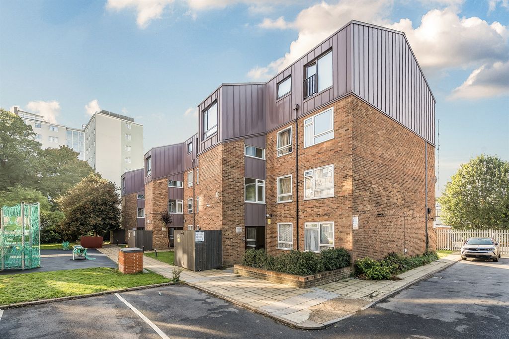 Property photo 1 of 12