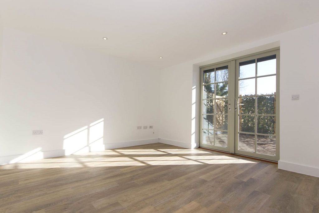 Property photo 3 of 7 Living Room