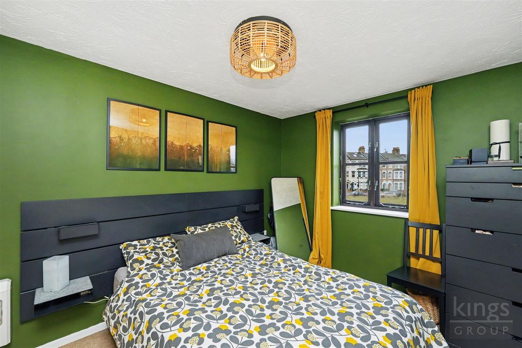 Property photo 3 of 12 Master Bedroom