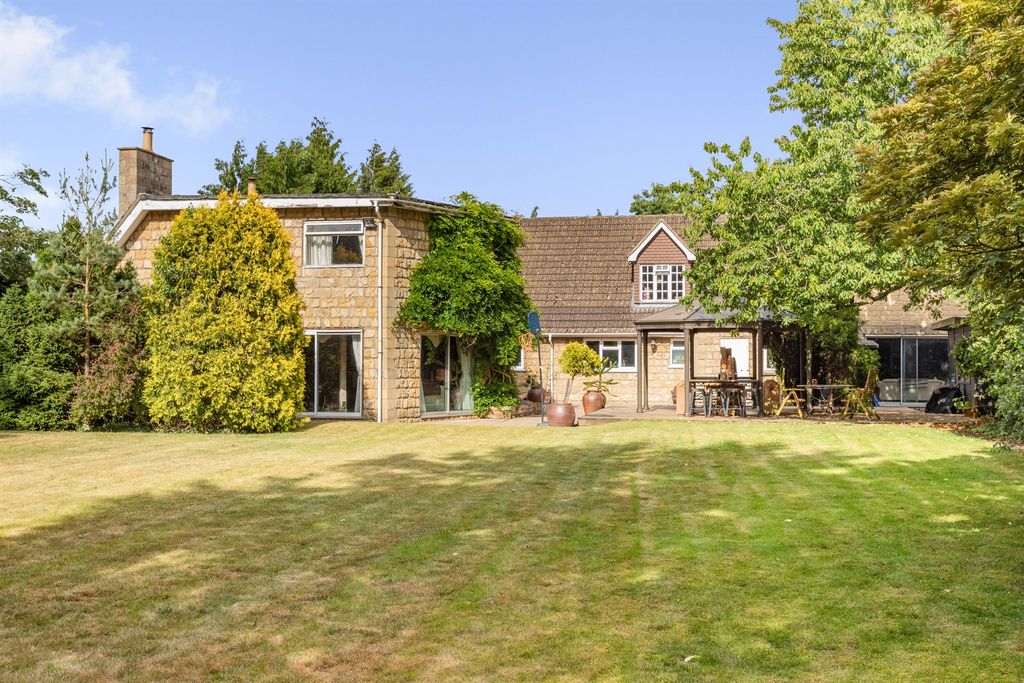 Property photo 2 of 23