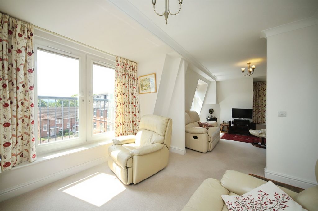 Property photo 2 of 17