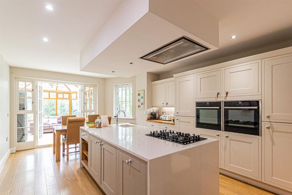 Property photo 2 of 32 Dining Kitchen