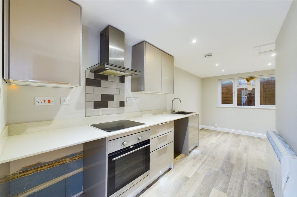 Property photo 2 of 8 Kitchen