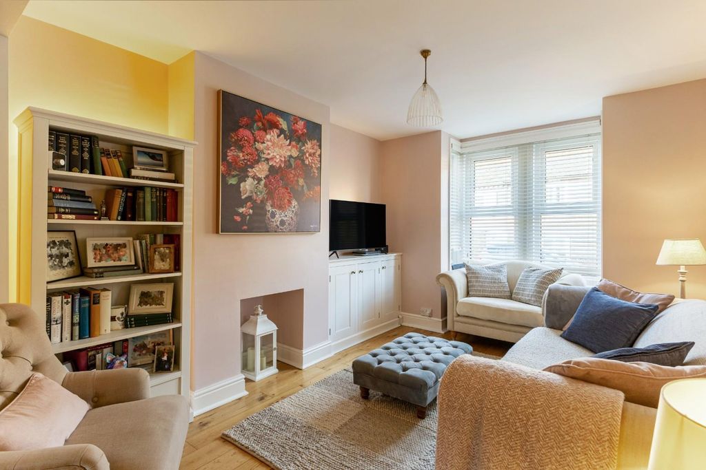 Property photo 2 of 21 15 Harnham Road Reception