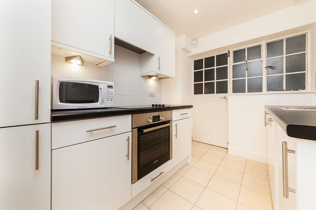 Property photo 2 of 10 Kitchen